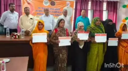 नानपारा: नानपारा में मुख्यमंत्री कृषक दुर्घटना कल्याण योजना के तहत 42 लाभार्थियों को वितरित की गई सहायता राशि