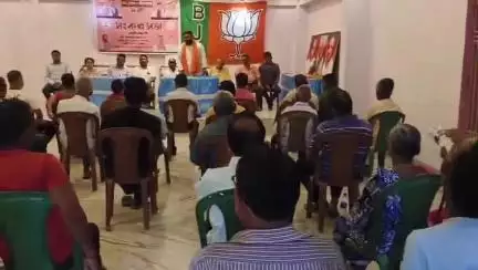 হেমতাবাদ: হেমতাবাদের শালবাগানের বেসরকারি ভবনে বিজেপির সংকল্প সভা অনুষ্ঠিত