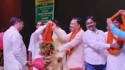 आज़मगढ़: जिले के हरिऔध कला भवन में सलमानी समाज के होनहारों को मिला मंच, प्रतिभाओं का सम्मान, शिक्षा में चमके बेटे-बेटियां