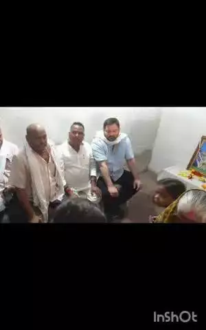 दरियापुर: बनवारीपुर गांव में शहीद रवितोष कुमार के घर नेता प्रतिपक्ष तेजस्वी प्रसाद यादव ने दी परिजनों को सांत्वना