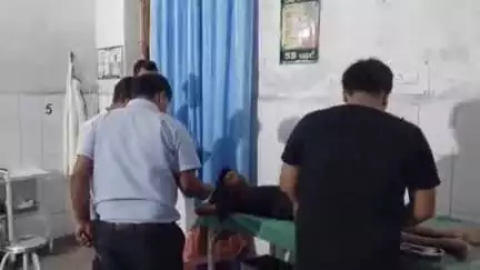 पीलीभीत: पूरनपुर में टेंपो पलटने से हुआ सड़क हादसा, 15 लोग हुए घायल