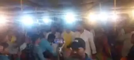 कुचायकोट: प्रखंड मुख्यालय स्थित विद्यालय में प्रशांत किशोर ने जनसभा को संबोधित किया