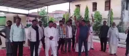 सकलडीहा: भाकपा माले के अनिश्चितकालीन धरने के समर्थन में शहीद पार्क में किसान सभा का एकदिवसीय धरना