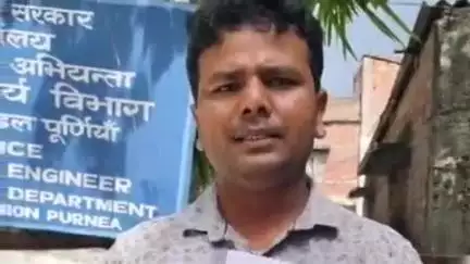 पूर्णिया पूर्व: मंझेली से बरसोनी जाने वाली सड़क पर ज्यादा स्पीड ब्रेकर होने के कारण ग्रामीणों ने अधिकारी से की शिकायत