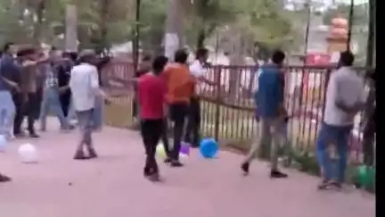 मुख्तियार गंज के वेंकटेश लोक में दो पक्षों के बीच हुई मारपीट, वीडियो आया सामने