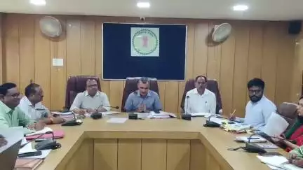 बेरला: कलेक्टर ने समय सीमा की बैठक में दिए जरूरी दिशा निर्देश, टेमरी में छत्तीसगढ़ के राज्यपाल के प्रस्तावित दौरे का लिया जायजा