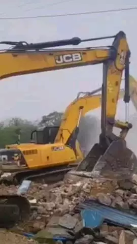 फुलेरा मु. सांभर: चोंमू सीकर NH-52 पर नेशनल हाईवे अथॉरिटी ने अवैध अतिक्रमण हटाया, व्यापारियों ने किया विरोध