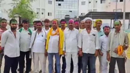 अरियरी: बरुना पंचायत उप-चुनाव में उदय चौधरी ने किया नामांकन, कार्यकर्ताओं ने किया भव्य स्वागत