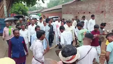 गोबिंदपुर राजनगर: राजनगर के शहीद ग्राम मतकमबेड़ा में रोजो पर्व पर कार्यक्रम आयोजित, सांसद सहित सैकड़ों ग्रामीण हुए शामिल