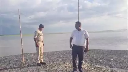 बसंतपुर: वीरपुर एसडीएम नीरज कुमार ने पूर्वी कोसी तटबंध के तीन स्परों का किया निरीक्षण, कहा- तटबंध पूरी तरह सुरक्षित