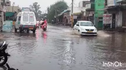 कुम्हेर: कुम्हेर में मानसून की पहली बारिश ने नगर पालिका के दावों की खोली पोल, जगह-जगह पानी भरने से आमजन परेशान
