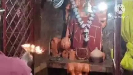बांधवगढ़: जय स्तंभ स्थित हनुमान मंदिर में पुजारी ने विधि विधान से की भगवान हनुमान की आरती