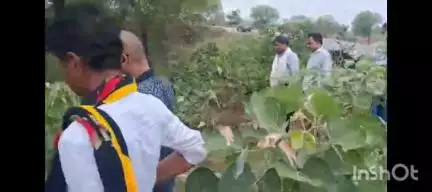 बेमेतरा: अमोरा और बावनलाख गांव के नदी के पास अनियंत्रित होकर कार पलटी, वाहन चालक बाल-बाल बचा
