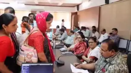 होशंगाबाद नगर: कलेक्टर कार्यालय में सिटी मजिस्ट्रेट की अध्यक्षता में जनसुनवाई का हुआ आयोजन, 88 आवेदनों पर हुई सुनवाई