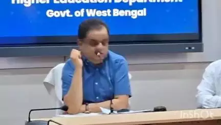 রাজারহাট: ২০২৫-২০২৬ শিক্ষাবর্ষে স্নাতকস্তরে কাল থেকেই অ্যাডমিশন পোর্টালে আবেদন, বিকাশ ভবনে জানালেন শিক্ষামন্ত্রী