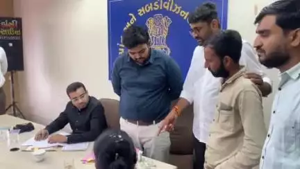 ભેસાણ: વિસાવદરની પેટાચૂંટણીમાં આવ્યો નવો વળાંક