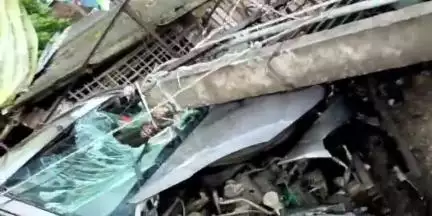 कोचाधामन: शितलनगर चौक के पास चार वाहनों की टक्कर, कई लोग घायल