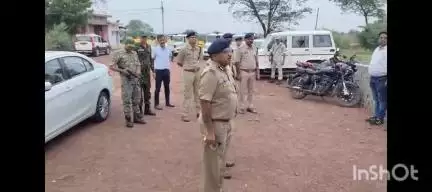 बेमेतरा: पुलिस महानिरीक्षक, दुर्ग रेंज ने बेमेतरा भ्रमण के दौरान सोनपुरी हत्या मामले का लिया जायजा