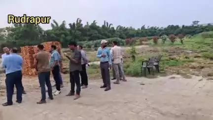 रुद्रपुर: सीएनजी प्लांट से आ रही दुर्गंध को देखते हुए नगर निगम के अधिकारियों संग मेयर ने किया सीएनजी प्लांट का निरीक्षण#jansamasya