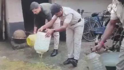 রঘুনাথপুর ২: কালীপুর গ্রামে আবগারি দফতর অভিযান চালিয়ে ২০লিটার চোলাই মদ বাজেয়াপ্ত করে প্রচুর মদ তৈরির উপকরণ নষ্ট করল