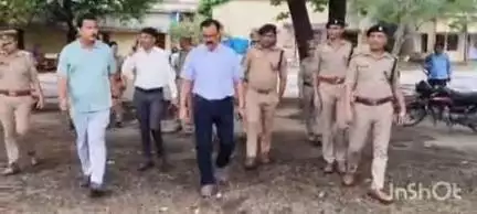 बलिया: कोतवाली अंतर्गत राजकीय कन्या इंटर कॉलेज में ट्रेनिंग पर आई महिला आरक्षियों का SP ने किया निरीक्षण
