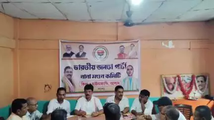 হাইলাকান্দি: লালা মন্ডলে ভারতীয় জনতা পার্টির সাংগঠনিক সভায় উপস্থিত জেলা সভাপতি কল্যাণ গোস্বামী সহ বিশিষ্টরা