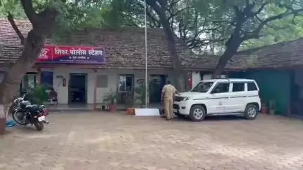 शिरूर: न्हावरेत एकाच दिवशी तिघांकडून गावठी हातभट्टी दारू जप्त; आरोपीविरुद्ध दारूबंदी कायद्यान्वये गुन्हे दाखल.