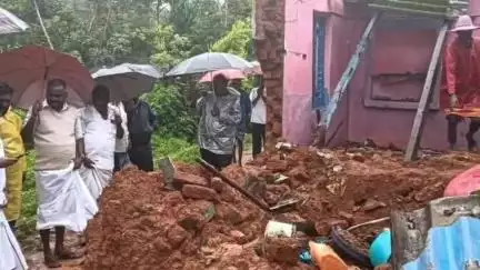 கூடலூர்: பாண்டியார், நாடுகாணி பகுதிகளில் சேதமடைந்த வீடுகளை முன்னாள் MLA நேரில் ஆய்வு