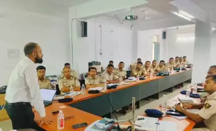 लखीसराय: लखीसराय पुलिस केंद्र में पुलिस अधिकारियों को साइबर अपराध जांच का प्रशिक्षण दिया गया