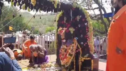 कोरेगाव: कोरेगाव तालुक्यातील सोळशी येथील सोळा शिवलिंग शनेश्वर देवस्थानला राज्य शासनाकडून दोन कोटी रुपयांचा निधी मंजूर