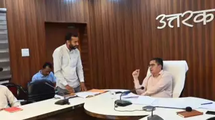 जोशियाड़ा: डीएम ने जिला सभागार कक्ष में ई-ऑफिस प्रणाली के प्रभावी क्रियान्वयन और बायोमेट्रिक प्रणाली की समीक्षा की