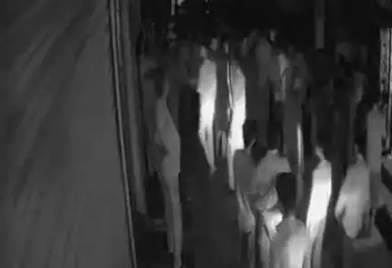 रुद्रपुर: रुद्रपुर पहाड़गंज में भाजपा के पार्षद नूरुद्दीन के घर पर सैकड़ों लोगों ने किया हमला, वीडियो सोशल मीडिया पर हो रहा वायरल