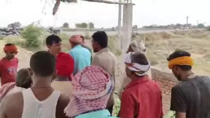 कोचस: नौवां मोड के पास अंचलाधिकारी के मनमानी रवैये के कारण दो पक्ष आमने-सामने, फरियादी एक साल से अंचल के चक्कर लगा रहे हैं