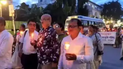 মোহনপুর: বাংলাদেশের রবি ঠাকুরের বাড়ির ভাঙচুরের প্রতিবাদে আগরতলায় রবীন্দ্র অনুরাগীদের প্রতিবাদ কর্মসূচিতে উপস্থিত সংসদ
