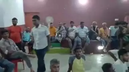 बरकागाँव: एनटीपीसी सहित अन्य कंपनियों को जमीन न देने पर तेली एवं कांदु समाज की हुई बैठक
