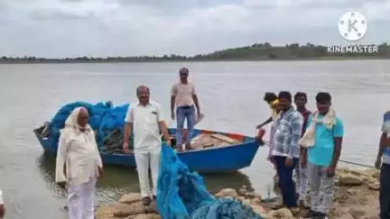 खरगौन: खरगोन: सैगांव के घमास्या तालाब में छापामार कार्रवाई, 25 किलो मछलियाँ ज़ब्त