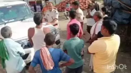 सोनबरसा: बसनहीं थाना क्षेत्र में पुलिस निरीक्षक ने लंबित मामलों की समीक्षा की, अधिकारियों को दिए निर्देश