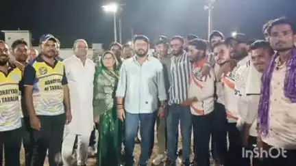 बेमेतरा: बारगांव में रात्रिकालीन क्रिकेट प्रतियोगिता का समापन हुआ, पूर्व MLA आशीष छाबड़ा रहे शामिल