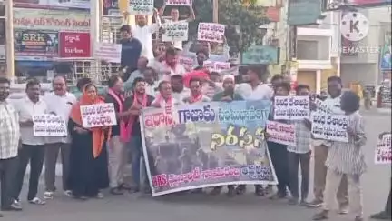 ఖమ్మం అర్బన్: ఖమ్మం లో ప్రపంచ శాంతి నెలకొల్పాలని ఆకాంక్షిస్తూ శాంతియుత నిరసన