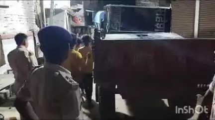 गोपालगंज: हजियापुर मोहल्ले में आर्केस्ट्रा की सूचना पर पुलिस ने की छापेमारी, डीजे जब्त, नर्तकी गिरफ्तार