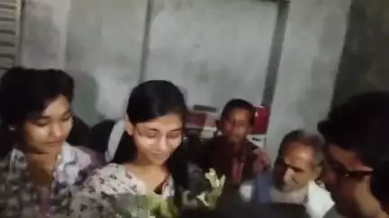 নওদা: নওদা পাটিকাবাড়িতে NEET পরীক্ষায় উত্তীর্ণ ছাত্রীকে সংবর্ধনা দিলেন প্রাক্তন জেলা পরিষদ সভাধিপতি মোশারফ হোসেন