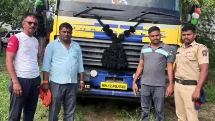 माजलगाव: चाटगाव येथे वाळूचा हायवा पकडला
