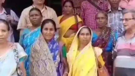 জলপাইগুড়ি: বকেয়া পিএফ-এ ন্যায্য অধিকার চাই: জলপাইগুড়িতে স্মারকলিপি চা শ্রমিকদের
