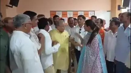 यावल: यावल तालुक्यात काँग्रेसला खिंडार, मोठमोठ्या पदाधिकाऱ्यांचा मुंबई भाजपा पक्ष कार्यालयात भाजपात पक्षप्रवेश