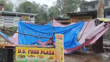 घुमारवीं: घुमारवीं उपमंडल में मंगलवार को हुई भारी बारिश ने लोगों को गर्मी से राहत दी, लेकिन कई स्थानों पर तबाही भी मचाई