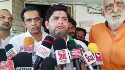 बिजली कटौती को लेकर राष्ट्रीय अध्यक्ष पंडित सचिन शर्मा ने बलराम नगर बिजली पावर हाउस पर किया धरना प्रदर्शन