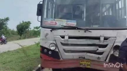 यवतमाळ: लोनबेहळ गावाजवळ  एसटी बसला दुचाकीची धडक लागून 1 जण  जखमी, जखमीला शासकीय दवाखाना यवतमाळ येथे करण्यात आले दाखल