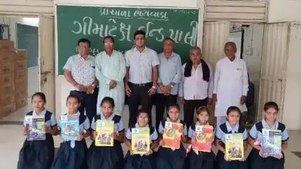 બાવળા: ભેટાવાડા ગામે પ્રાથમિક શાળામાં  બાળકોને ત્રણ હજાર ચોપડાનું વિનામૂલ્યે વિતરણ કરાયુ