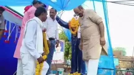 सेवढ़ा: ग्राम कुलैथ में तथागत बुद्ध कथा में शामिल हुए पूर्व विधायक घनश्याम सिंह, समाज को किया संबोधित