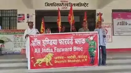 ज्ञानपुर: दबंगों की धमकी से दहशत में महिला ने फॉरवर्ड ब्लॉक में सौंपा ज्ञापन